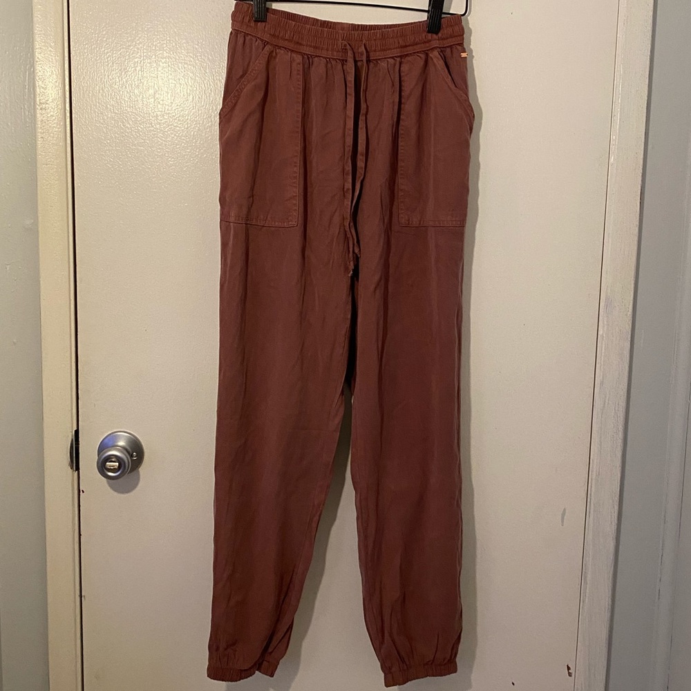 Rose-pink joggers